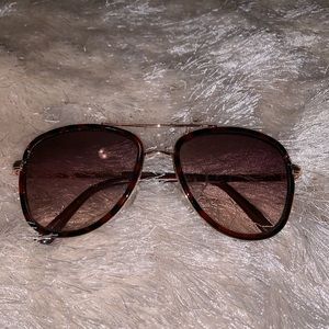 Turtle/Gold sunglasses